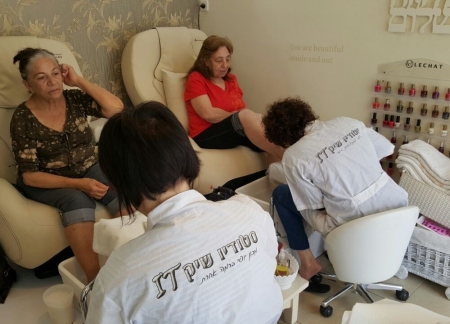 עיצוב ובניית ציפורניים